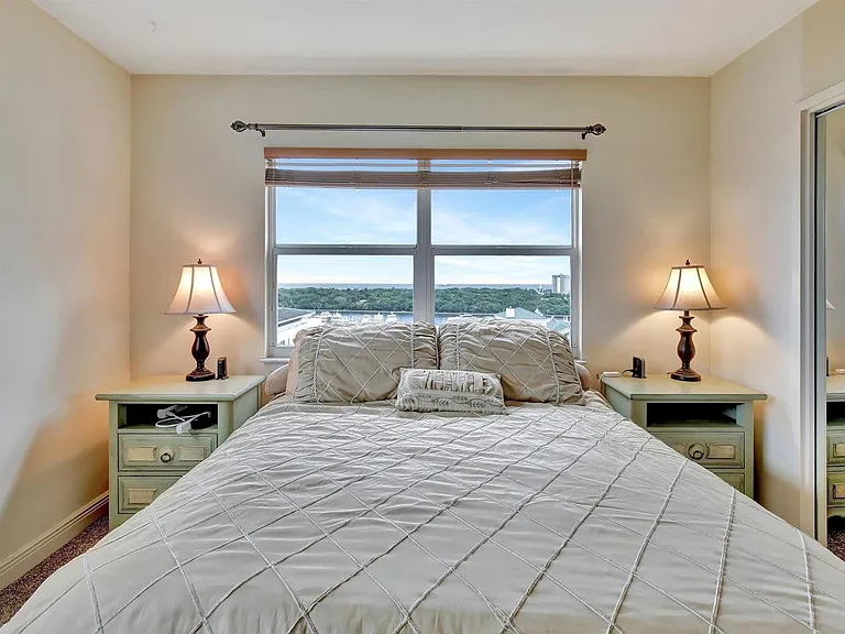 2555 NE 11th St #Penthouse 09 — Photo 16