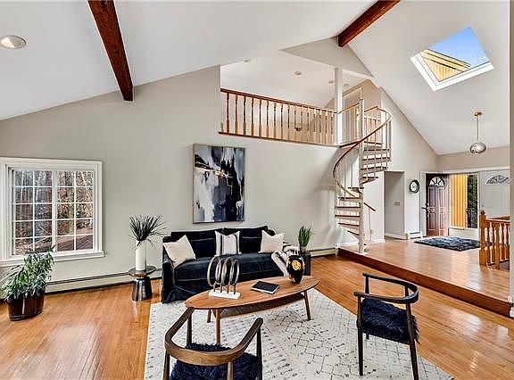 4th image of 40 Heritage Dr