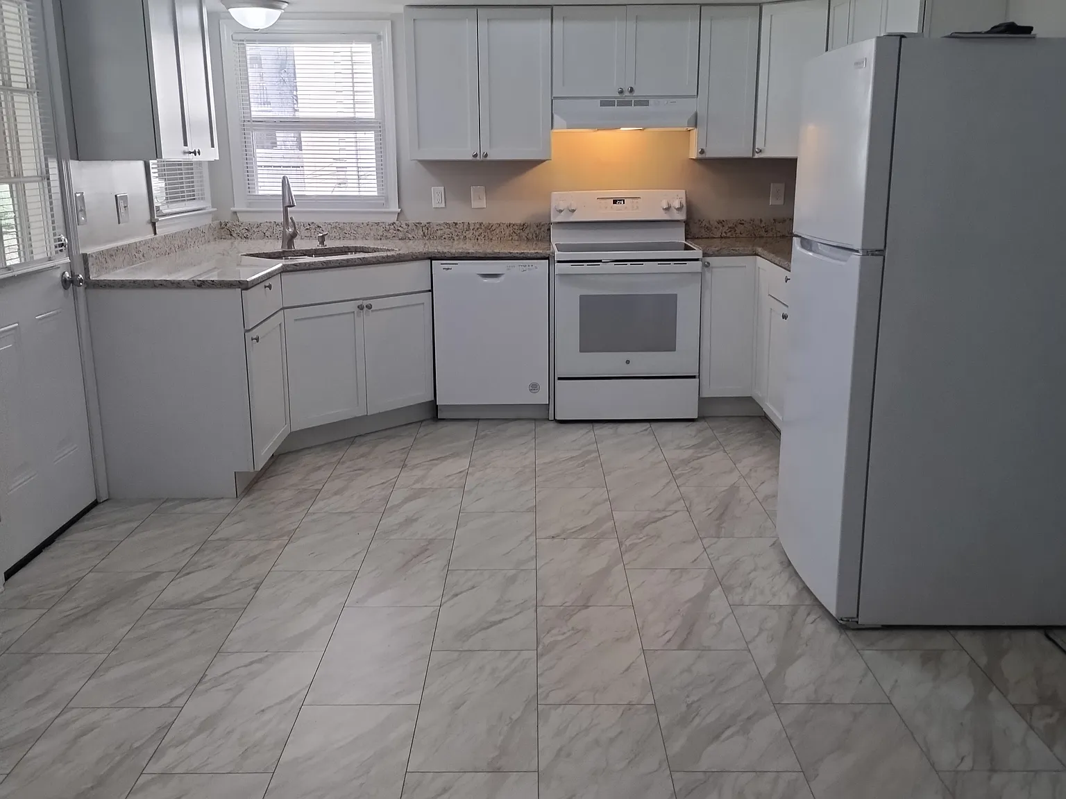 4 bed, 1.5 bath, 1992 sqft, $1,760 — Photo 2