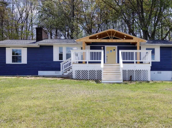137 Tracy Dr, Moneta, VA 24121