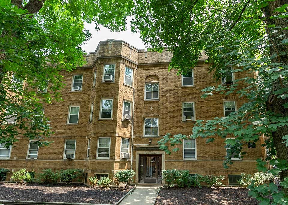 1st image of 3703 N Hoyne Ave #4