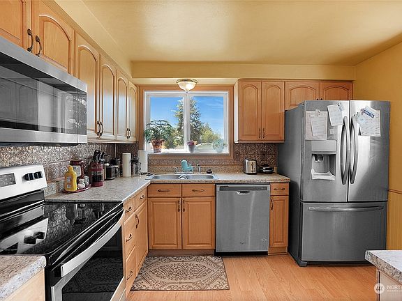 5th image of 11703 28th Street NE