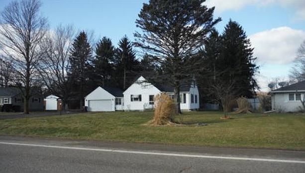 2nd image of 1847 E Clinton Trl