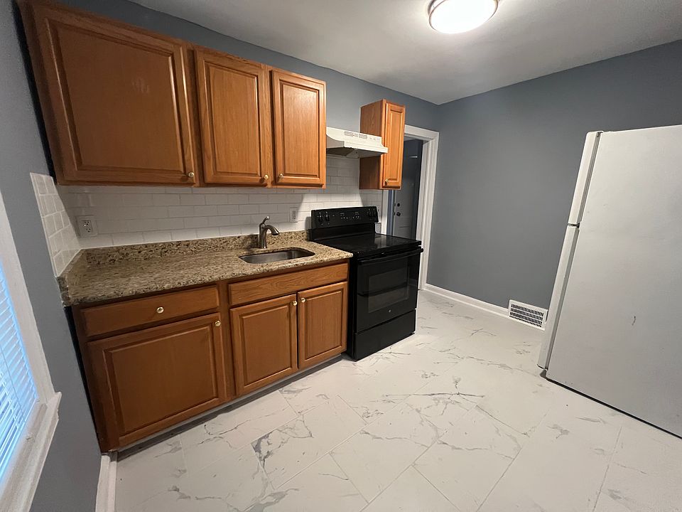 1st image of 2710 W 6th St #1