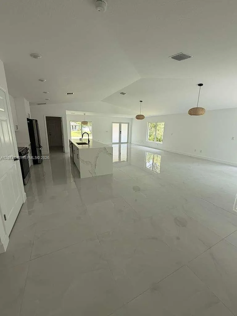 Vero Lake Estates Unit I — Photo 4