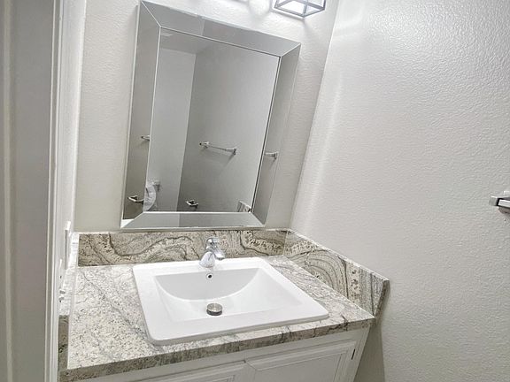 5th image of 9906 Pioneer Ave
