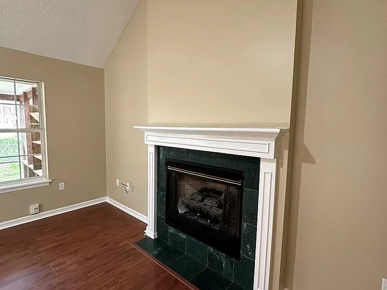 910 Crawford Cir — Photo 6