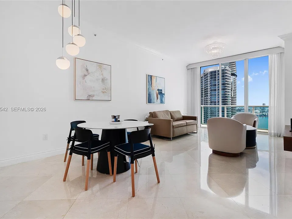 31 SE 5th St #4314