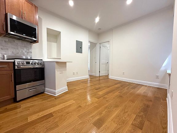 3rd image of 355 W 51st St APT 5