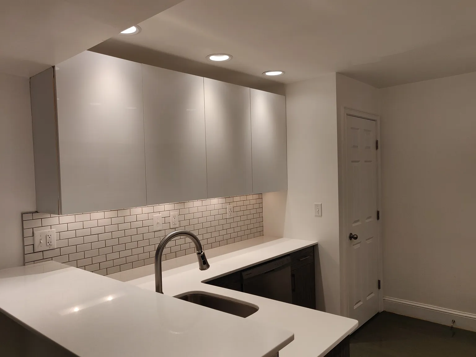 2 bed, 1.0 bath, $4,275 — Photo 3