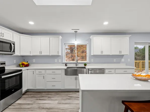 14 Abbott Street, Hudson, NH 03051