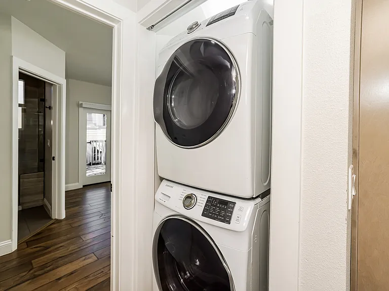 8-photo-Laundry-Room-