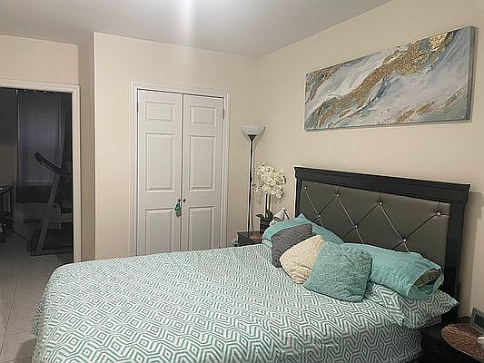 5th image of 3433 42nd St APT 1L