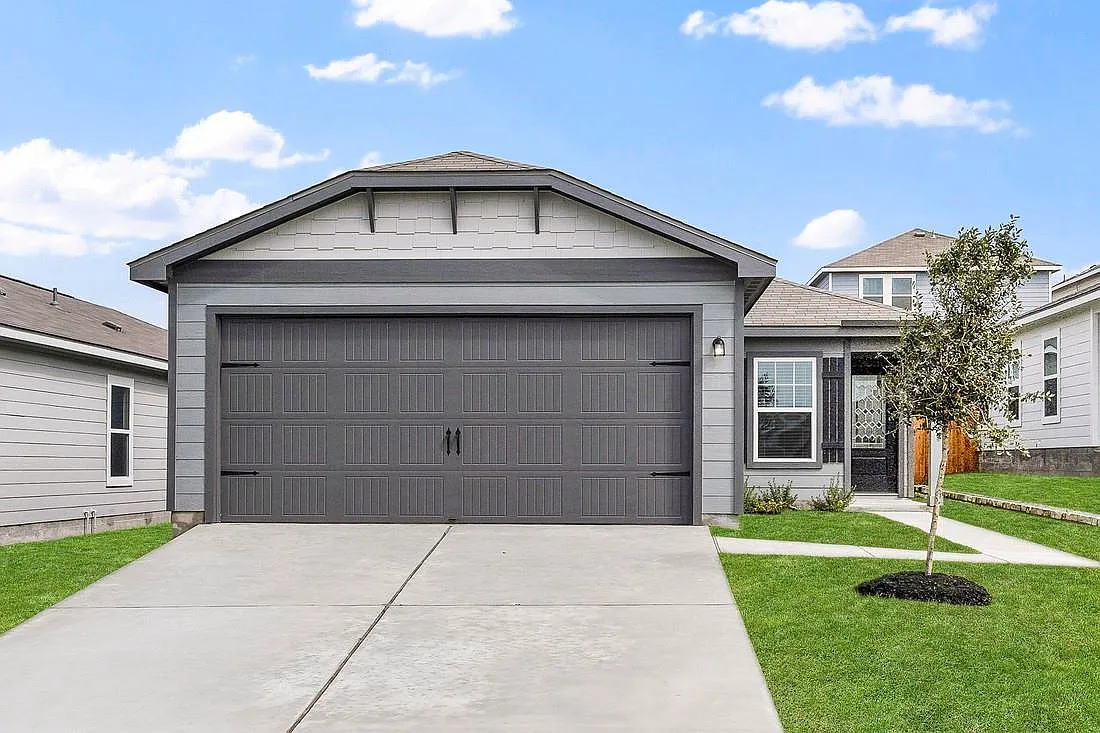 3 bed, 2.0 bath, 1305 sqft, $2,145 — Photo 1