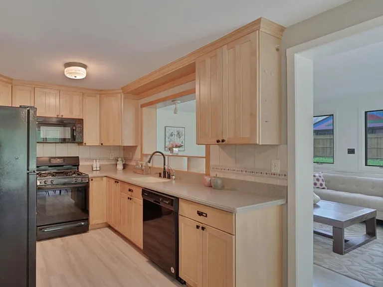 45 Tamara Dr — Photo 7