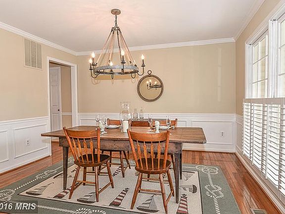 5th image of 8108 Oak Hollow Ct