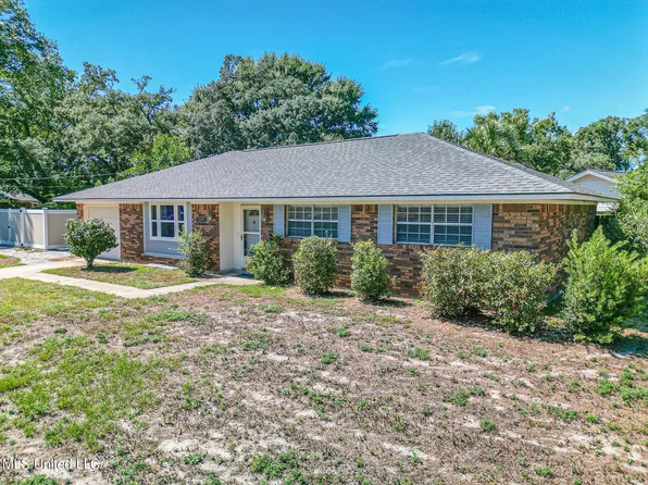 2403 Collins Blvd, Gulfport, MS 39507