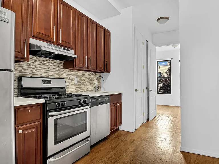 211 Knickerbocker Ave #3L — Photo 1