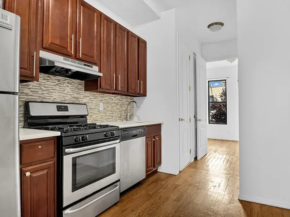 211 Knickerbocker Avenue image 1 of 5