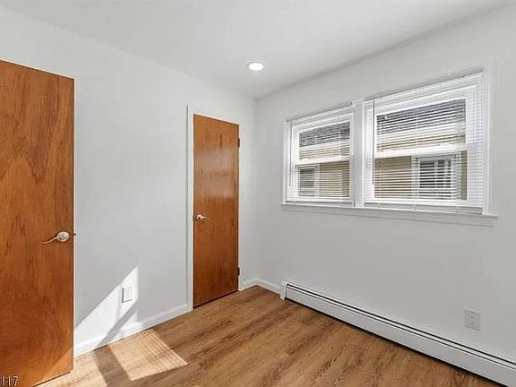 5th image of 520 Davis Ave Floor 2