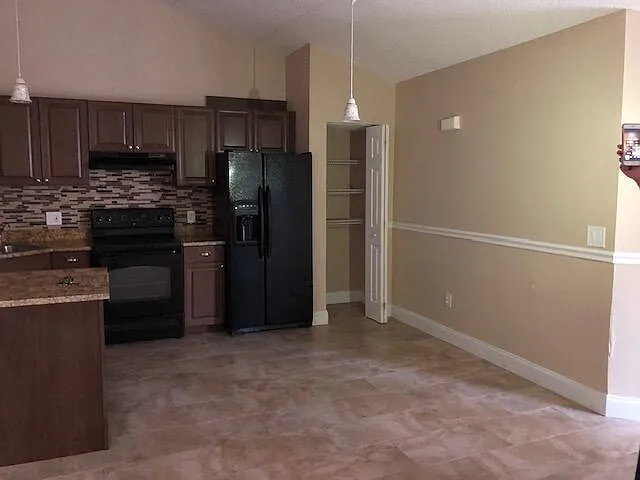 3 bed, 2.0 bath, 1276 sqft, $2,800 — Photo 3