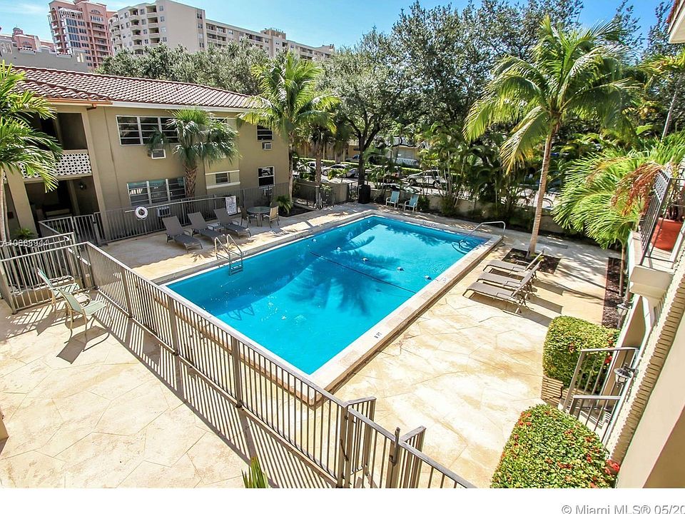 1st image of 125 Edgewater Dr APT 07