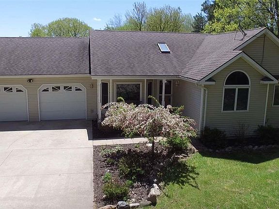 2nd image of 3007 Castle Ln S