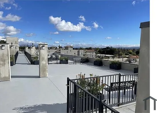 1 bed, 700 sqft, $2,200 — Photo 4