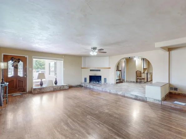 215 Esperanza Dr, Bosque Farms, NM 87068