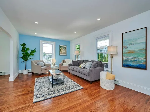 37 Franklin St, Peabody, MA 01960