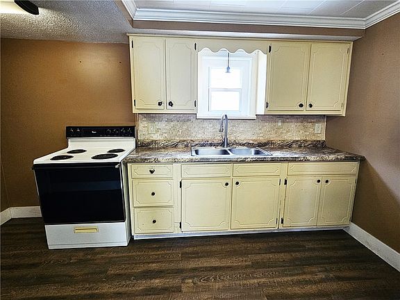 5th image of 10 Eggers Ave