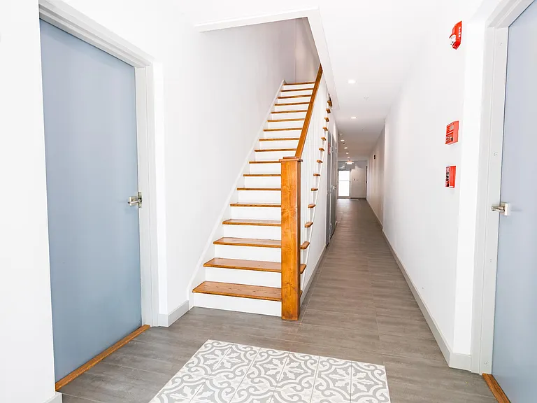 1814 SW 22nd Ave #8 — Photo 3