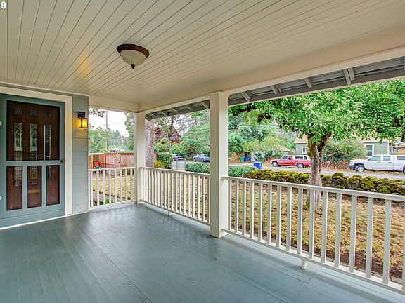4th image of 2181 SE Park Ave