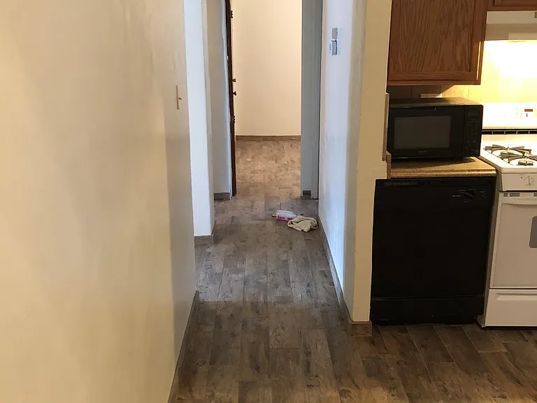 1419 E Hedrick Dr — Photo 6