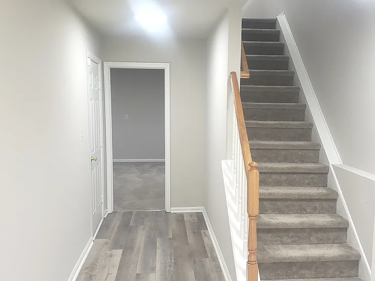 10 Bridle Path — Photo 2