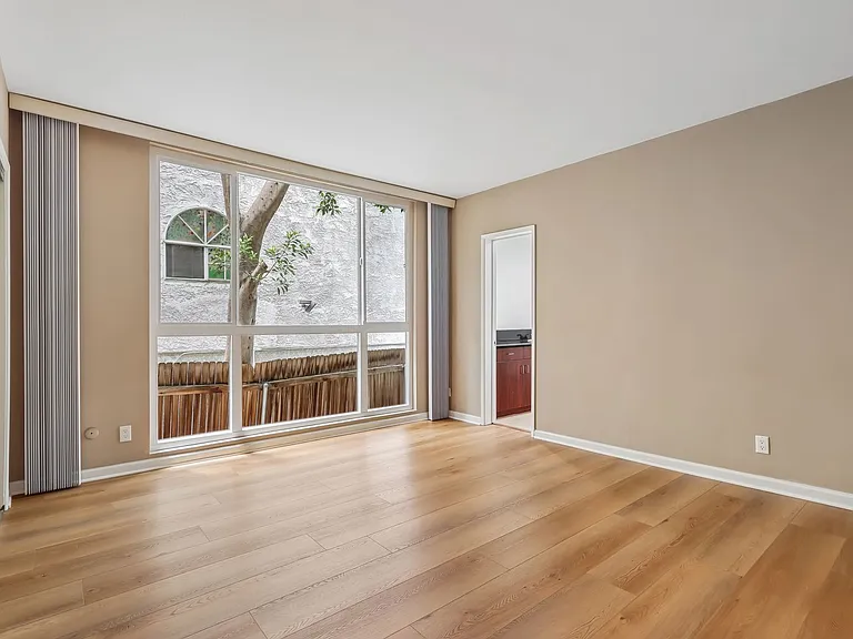 116 N Wetherly Dr — Photo 37