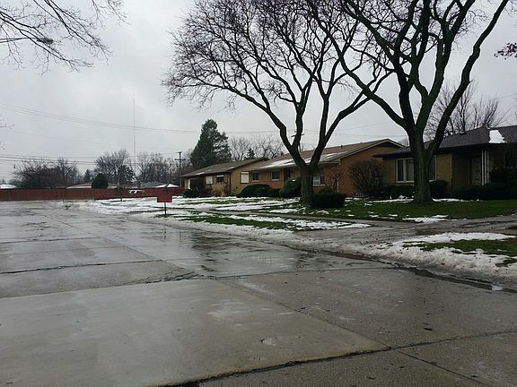 4th image of 25125 Southwood Dr
