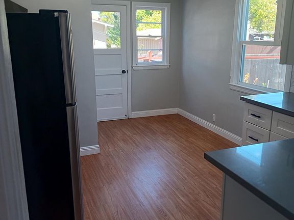 3rd image of 940 Capuchino Ave