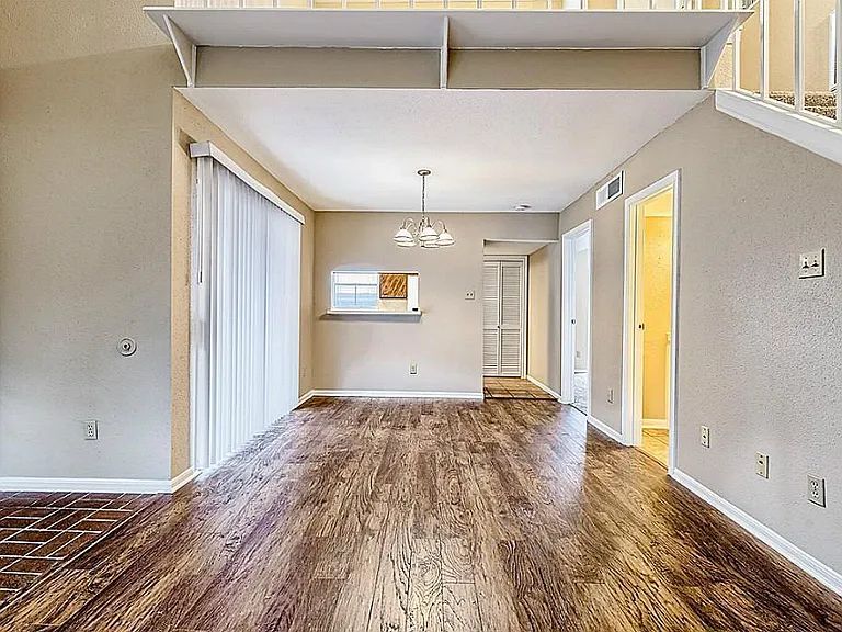 3130 Walnut Bend Ln #402 — Photo 7
