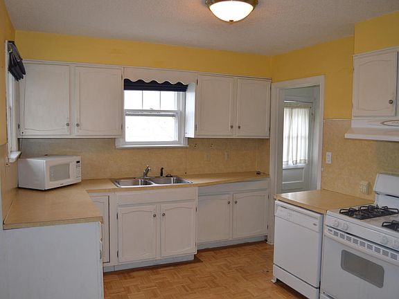 4th image of 2510 Fuller Ave NE