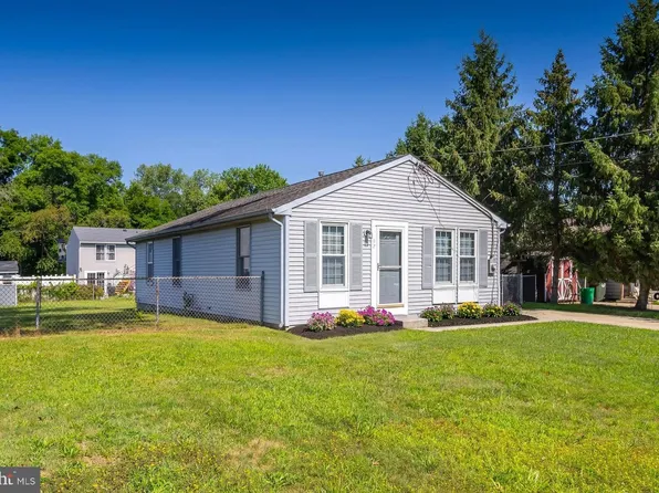 97 N Queen St, West Deptford, NJ 08086