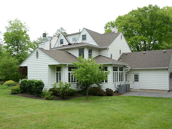 3rd image of 6753 Glen Acres Dr