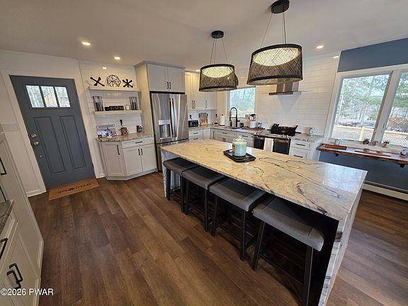 3rd image of 47 Summit Cir