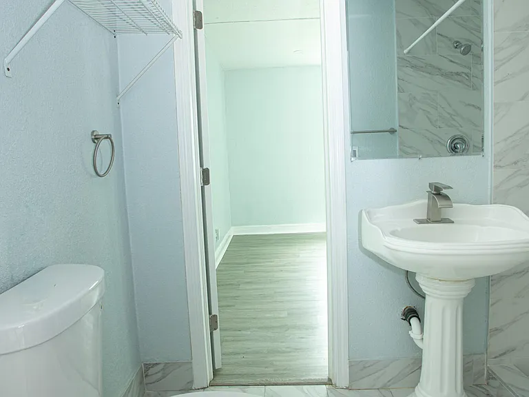 849 W 2nd St #A — Photo 11