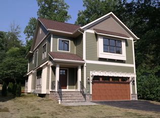 2325 Grove Ave, Falls Church, VA 22046