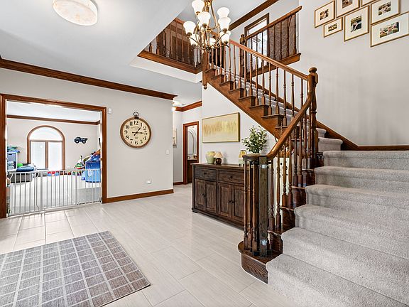 3rd image of 5657 Oakwood Cir