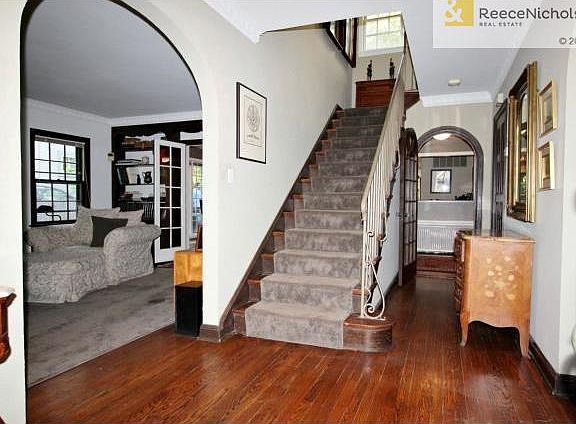 2nd image of 659 W 70th St