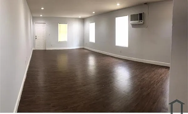 Studio, $1,600 — Photo 2