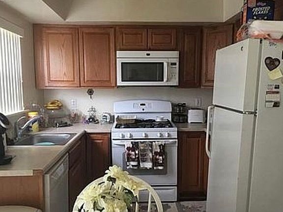 3rd image of 25041 Oakbrooke Dr #1