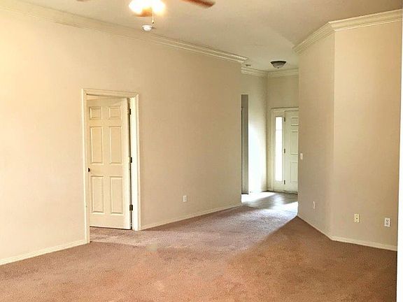 3rd image of 305 E Sweetwater Dr